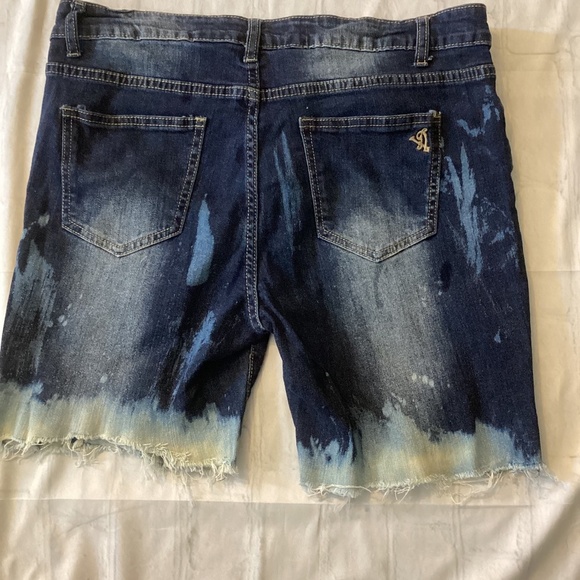 VIP DISTRESSED REPAIR DENIM SHORTS  ( Size: 13/14) ( Multi Color Blu)  PREOWNED - Picture 3 of 4
